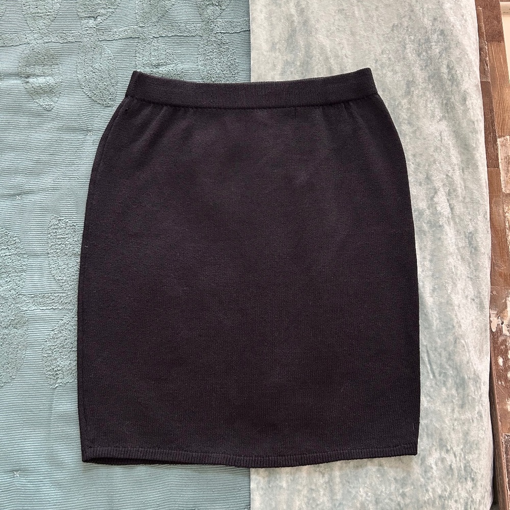 St John Black Knit Skirt!! Size 6!!!✨